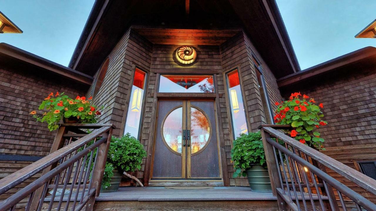 Stillpoint Lodge - All-Inclusive Halibut Cove Exteriér fotografie