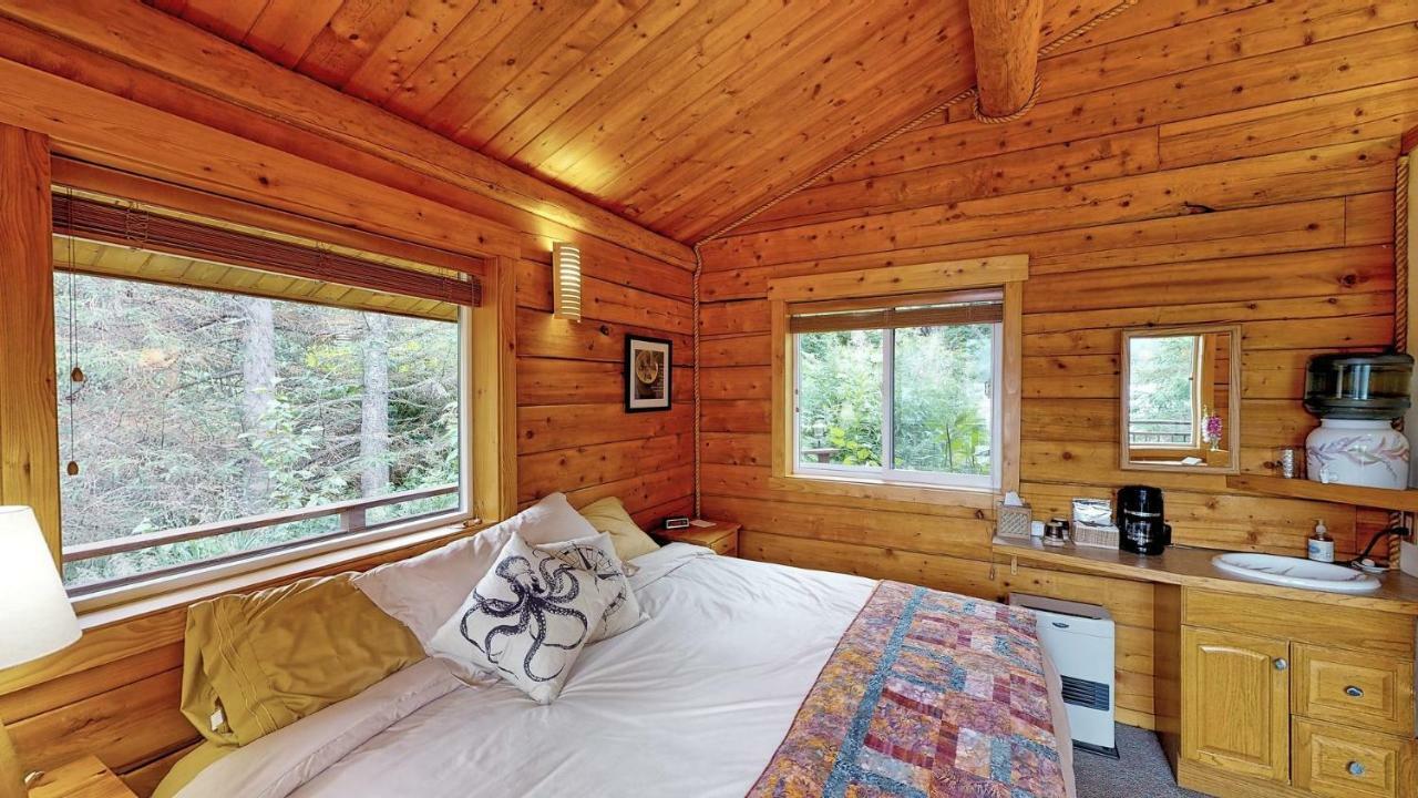 Stillpoint Lodge - All-Inclusive Halibut Cove Exteriér fotografie